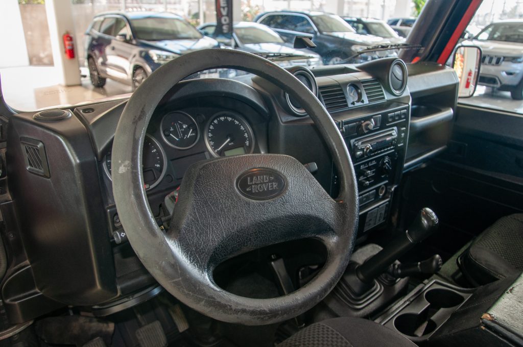 Land Rover Defender — foto 15 de 20