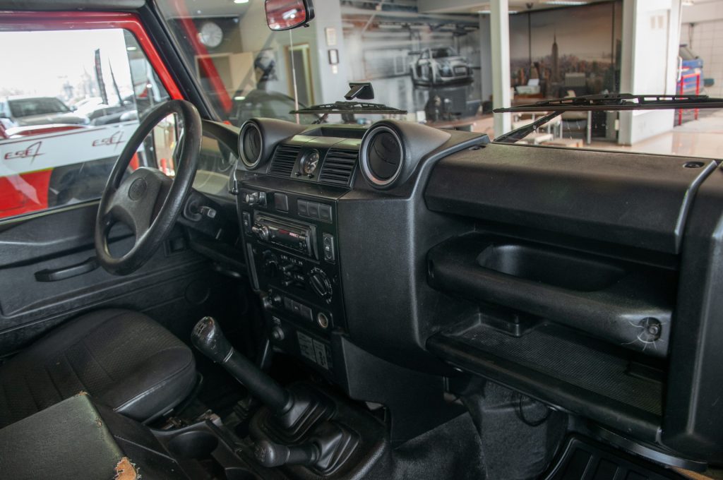 Land Rover Defender — foto 16 de 20