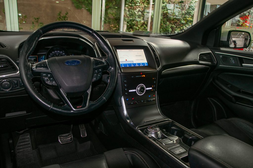 Ford Edge — foto 15 de 21