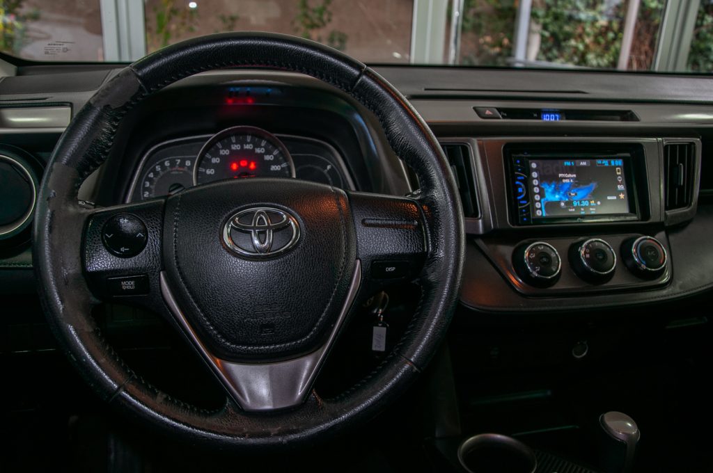 Toyota RAV4 — foto 15 de 20