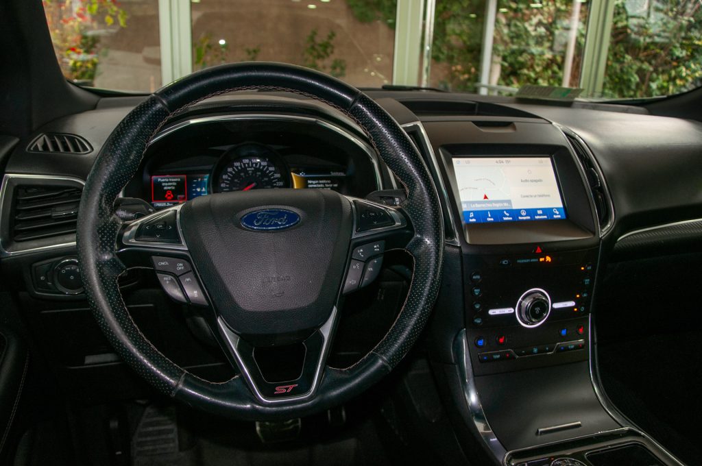 Ford Edge — foto 16 de 21