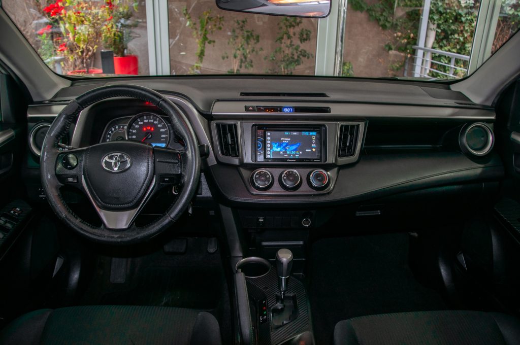 Toyota RAV4 — foto 17 de 20