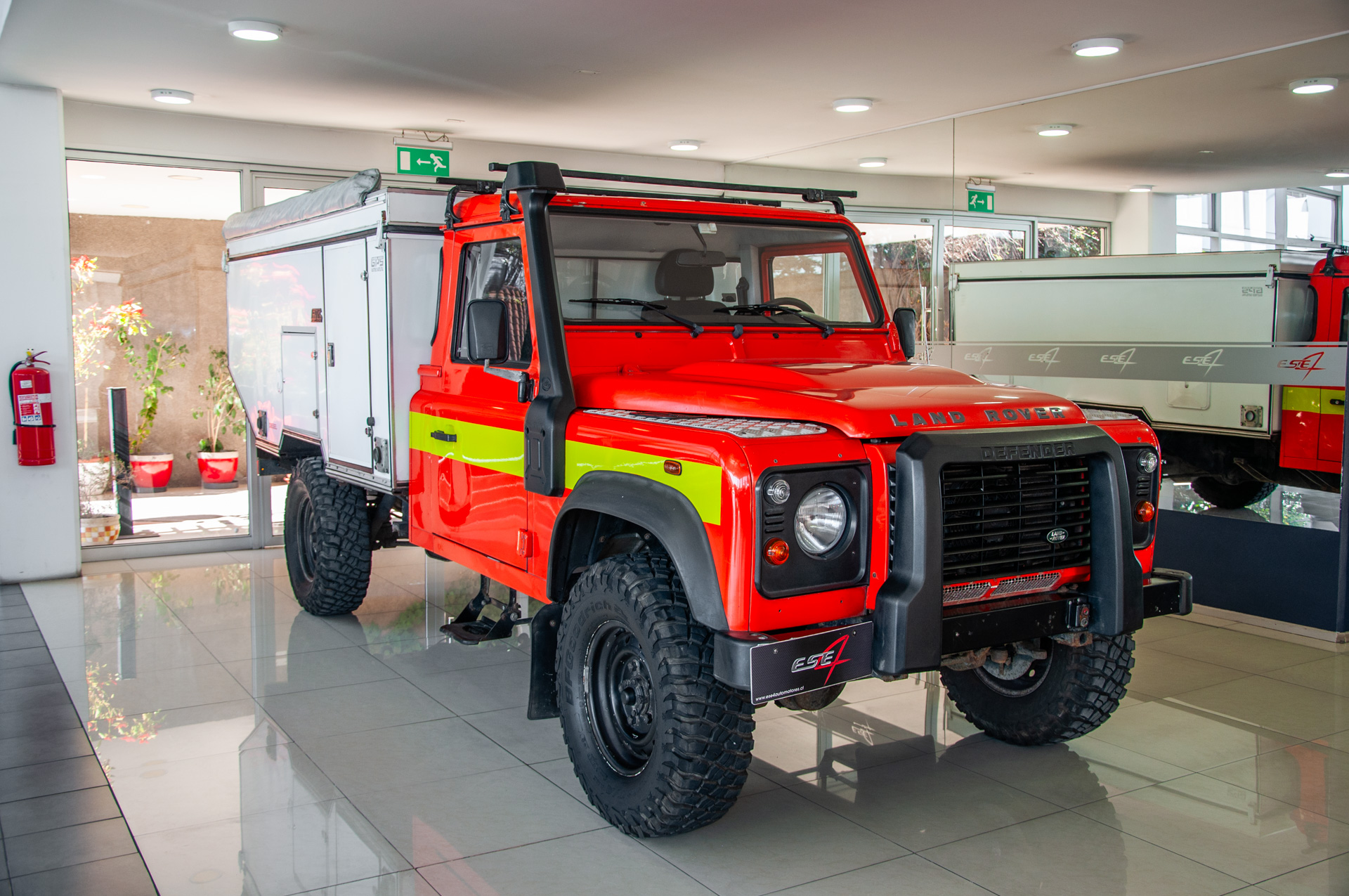 Land Rover Defender 130 2011, foto 1 de 20