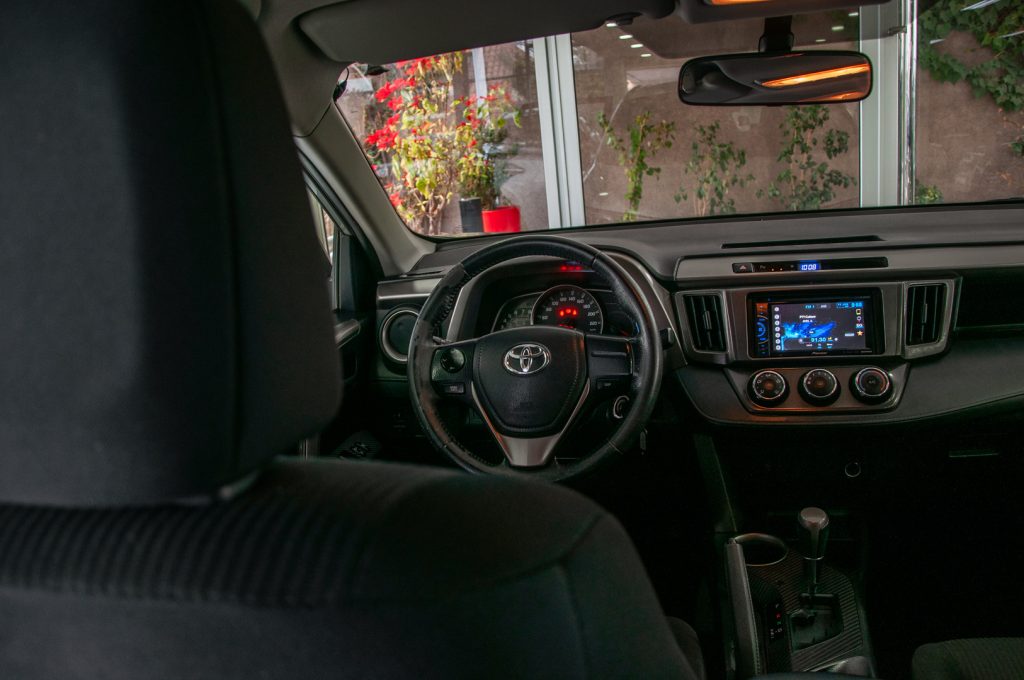 Toyota RAV4 — foto 18 de 20