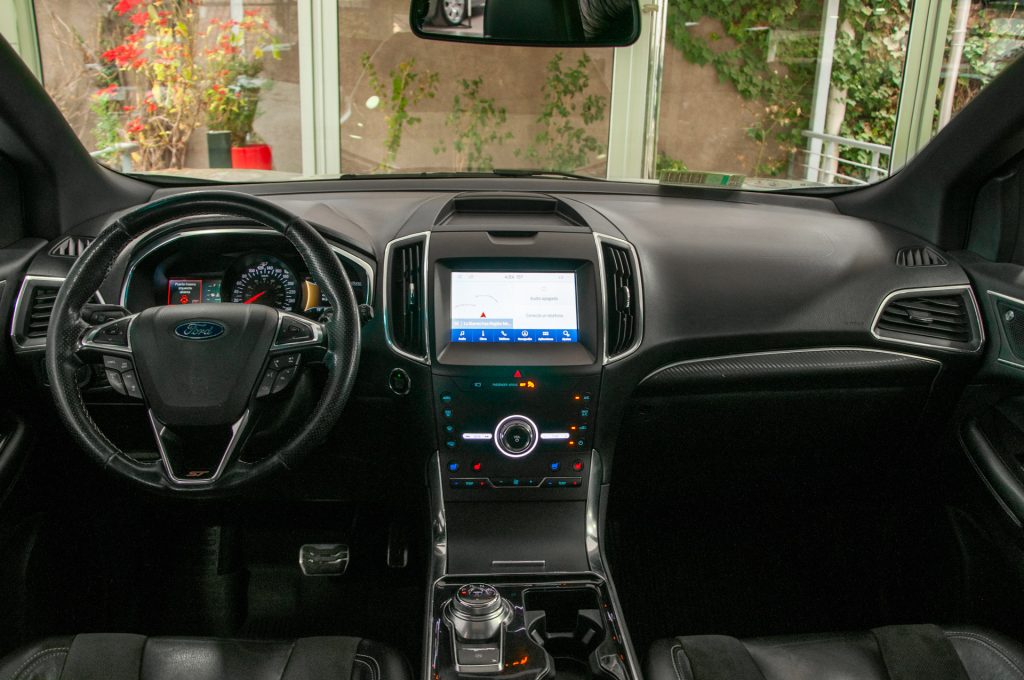 Ford Edge — foto 18 de 21