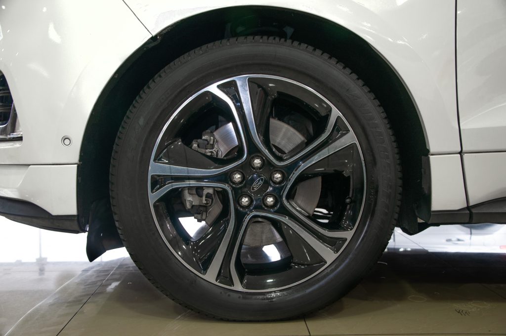 Ford Edge — foto 10 de 21