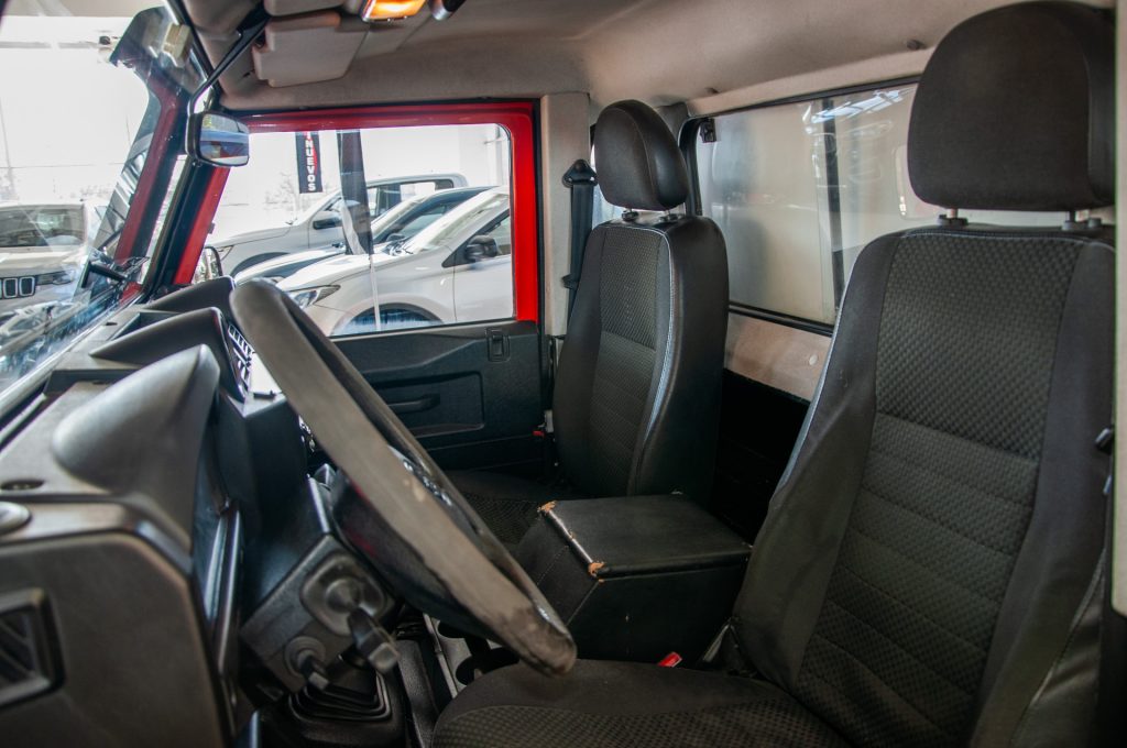 Land Rover Defender — foto 12 de 20