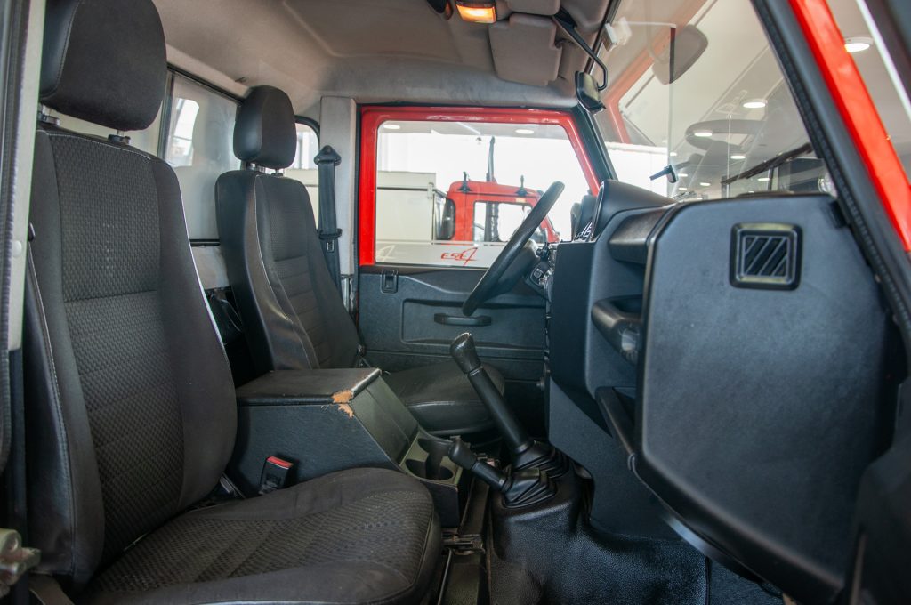 Land Rover Defender — foto 14 de 20