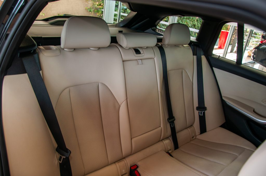 BMW 330I — foto 14 de 20