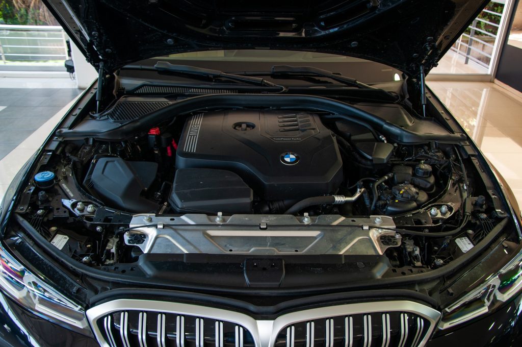 BMW 330I — foto 9 de 20