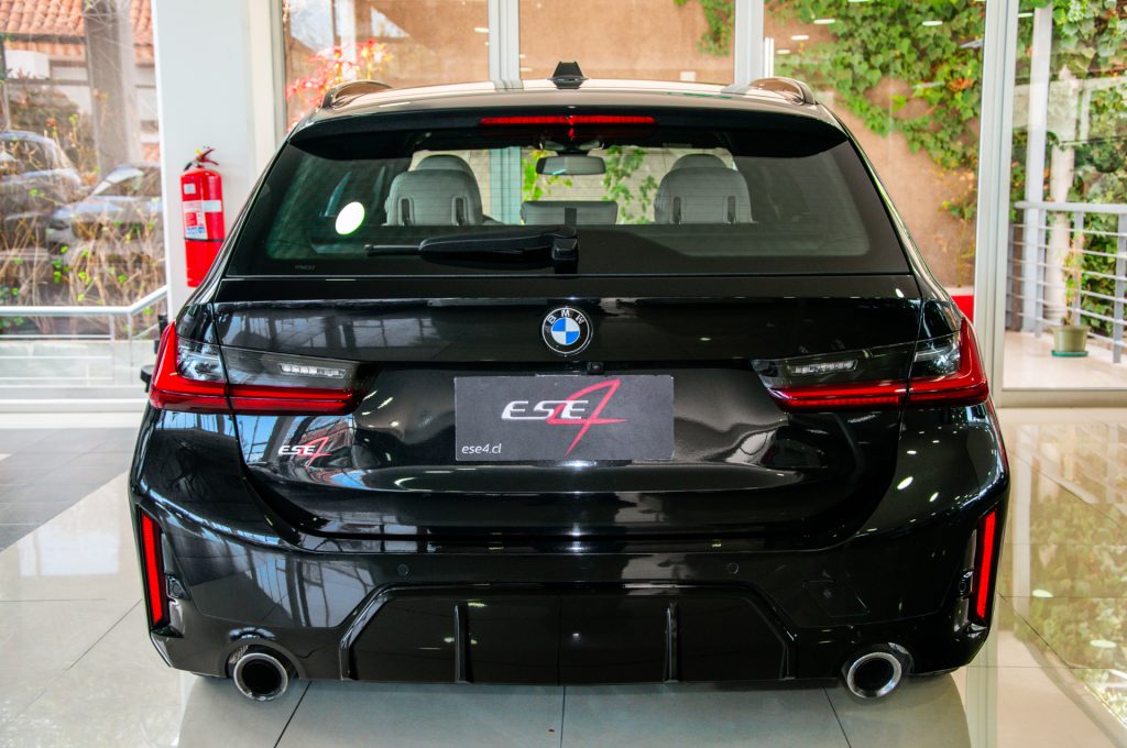 BMW 330I — foto 5 de 20