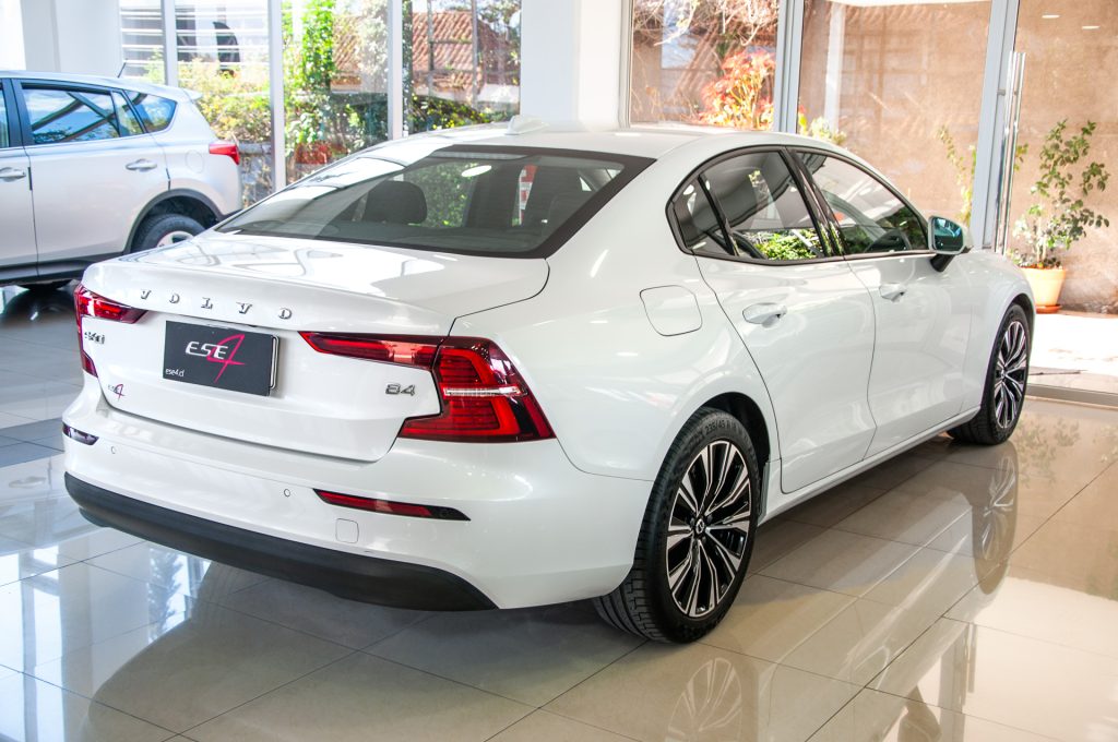 Volvo S60 — foto 7 de 20