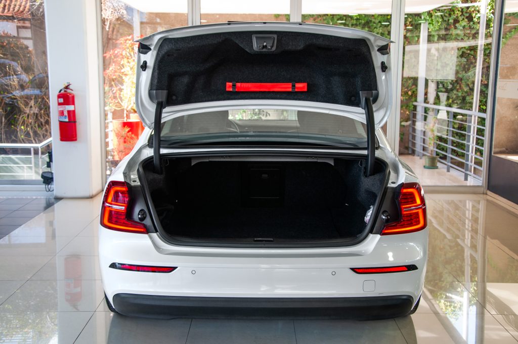 Volvo S60 — foto 6 de 20