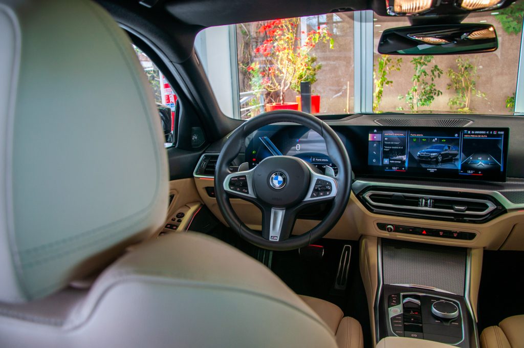 BMW 330I — foto 17 de 20