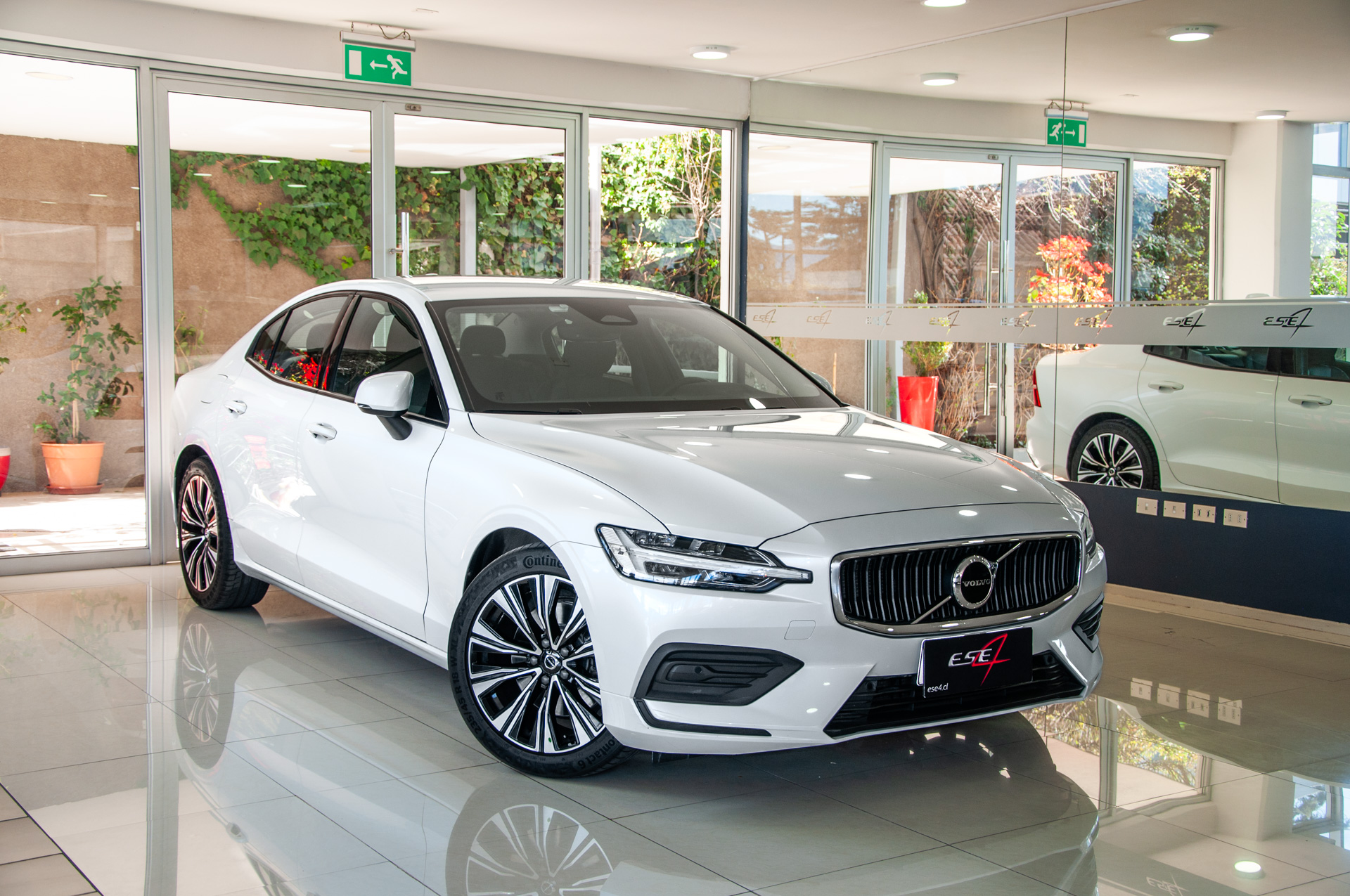 Volvo S60 B4 Hybrid 2023, foto 1 de 20