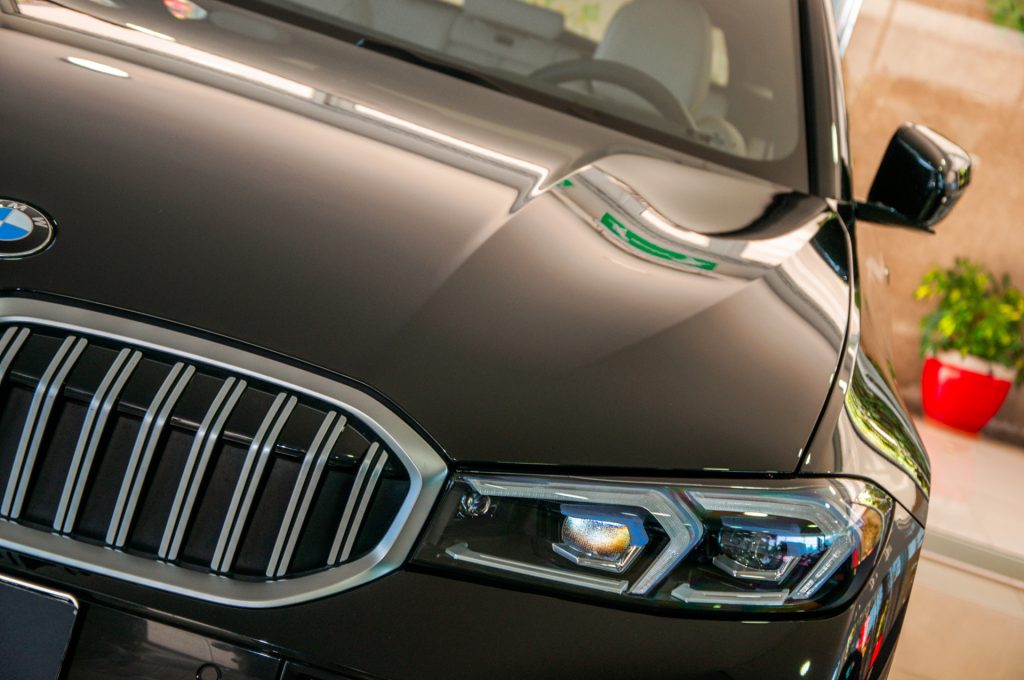 BMW 330I — foto 8 de 20