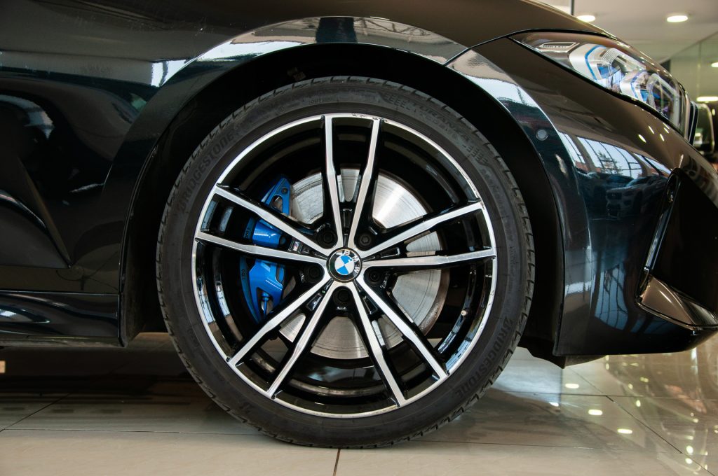 BMW 330I — foto 10 de 20
