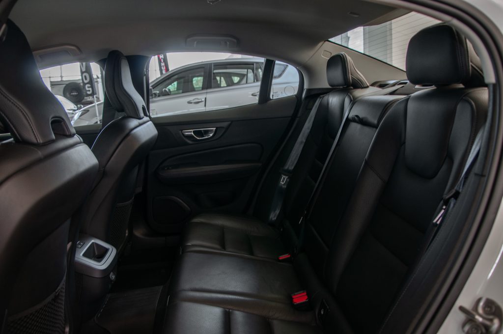 Volvo S60 — foto 12 de 20