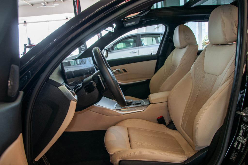 BMW 330I — foto 11 de 20