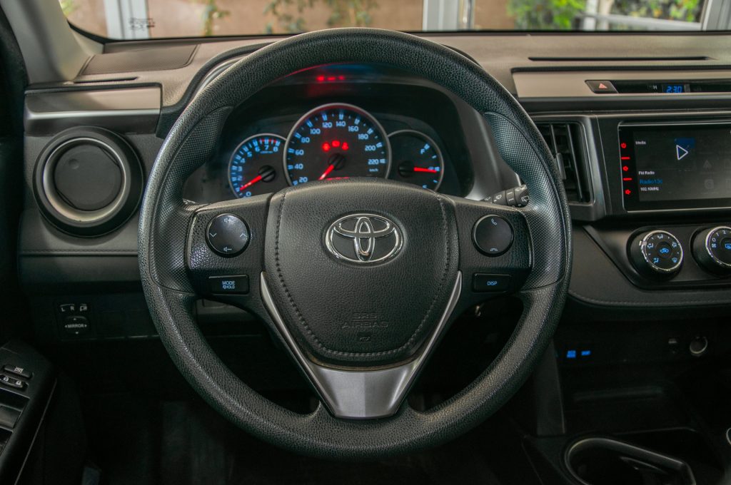 Toyota RAV4 — foto 17 de 21