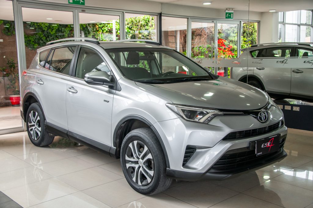Toyota RAV4 — foto 8 de 21