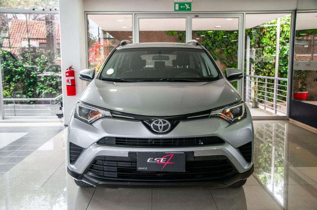 Toyota RAV4 — foto 2 de 21