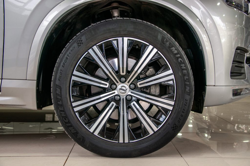 Volvo XC90 — foto 10 de 20