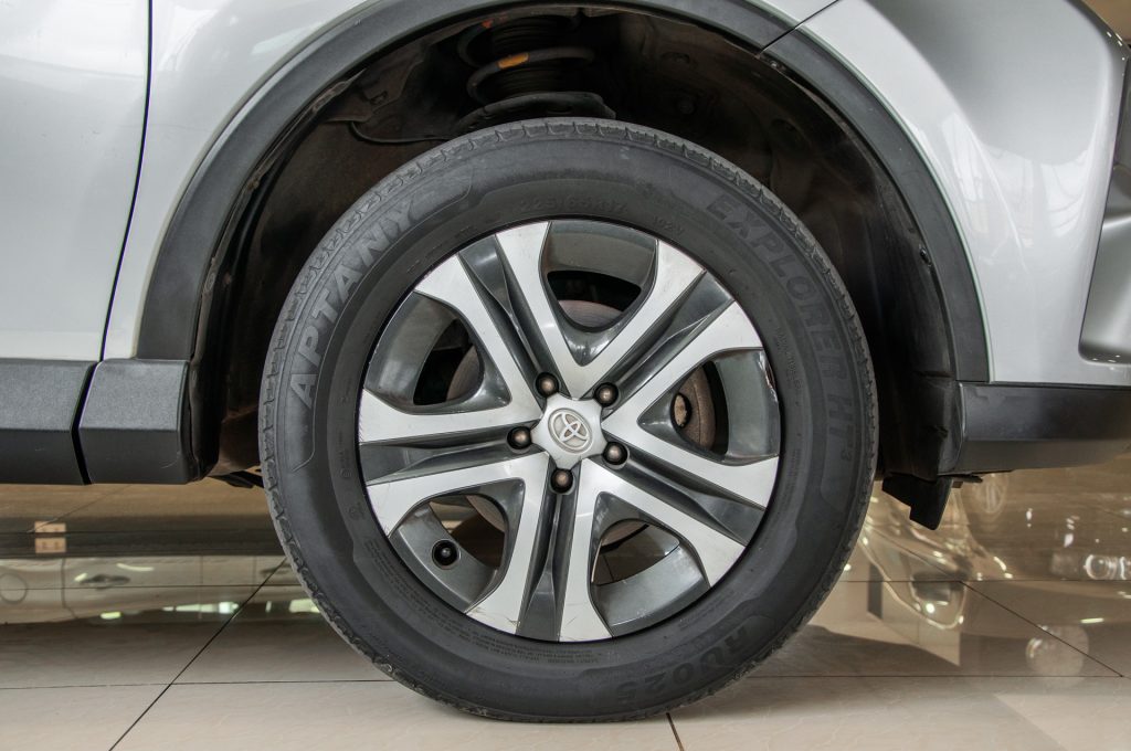 Toyota RAV4 — foto 10 de 21