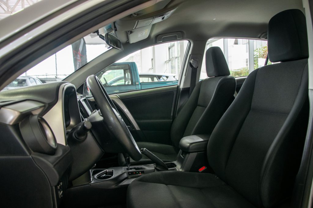 Toyota RAV4 — foto 11 de 21
