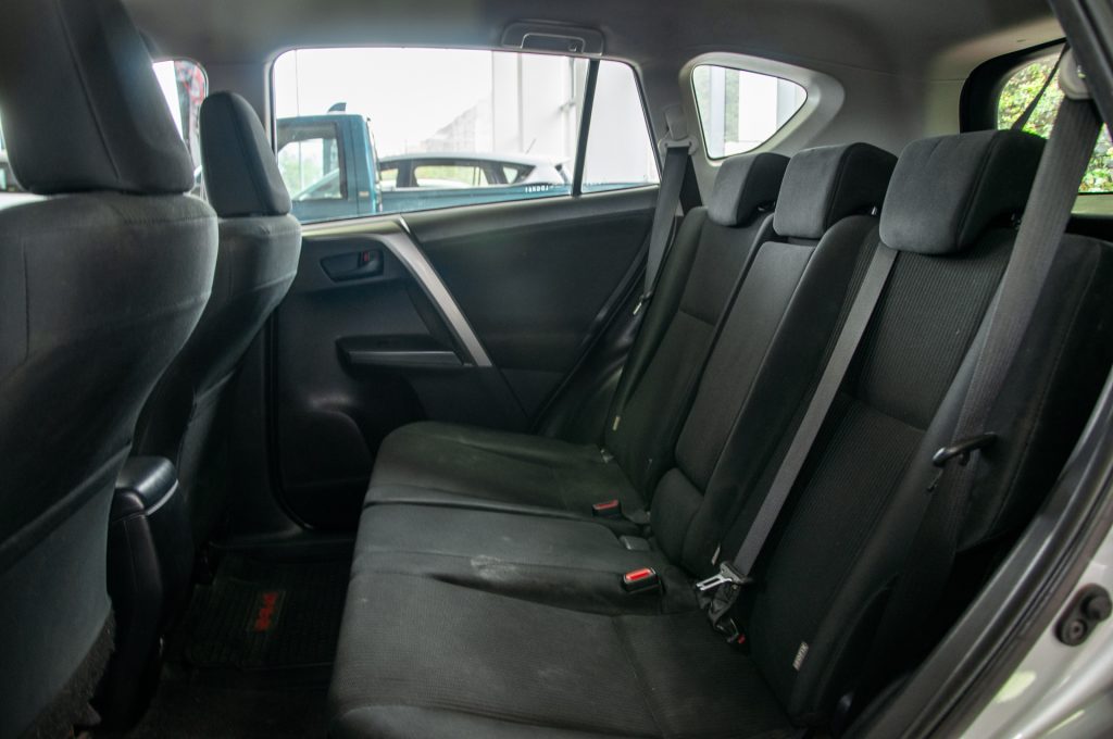 Toyota RAV4 — foto 12 de 21